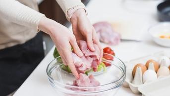 តើ​វា​ល្អ​ទេ​ក្នុង​ការ​ដុត​សាច់ជ្រូក​ក្នុង​ទឹក​ពុះ​?