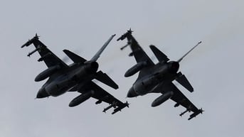 Nga phóng gần 300 tên lửa và UAV, Ukraine điều F-16 ứng phó?