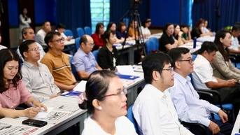 ថ្នាក់​ដឹក​នាំ​វិទ្យាល័យ​ជិត​៥០​ចូល​រួម​វគ្គ​បណ្តុះ​បណ្តាល​ស្តី​ពី​ជំនាញ​ទំនាក់​ទំនង​សារព័ត៌មាន