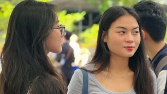 Nữ sinh hỏi sốc: "Em mê tiền mãnh liệt thì chọn nghề gì?"