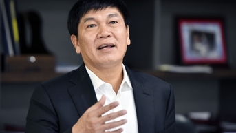 10 tỷ phú USD Việt Nam: Ông Trần Đình Long vững chân top đầu?
