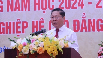 Mỗi thầy cô hãy thắp sáng ngọn lửa trí tuệ trong học sinh, sinh viên