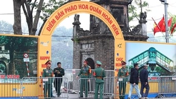 Trận địa pháo hoa bên hồ Gươm sẵn sàng khai hoả chào năm mới