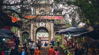Hương Sắc Văn Hóa Phi Vật Thể Tại Lễ Hội Chùa Hương: Bảo Tồn Tinh Hoa Giữa Lòng Thời Gian