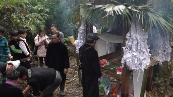 ពិធី​គោរព​បូជា​ដ៏​វិសេសវិសាល​ក្នុង​ "ព្រៃ​ពិសិដ្ឋ" របស់​ជនជាតិ Mong នៅ Yen Bai