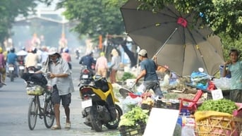 Buôn bán tự phát kìm hãm chợ đầu mối phát triển