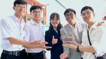 Sinh viên Bách khoa TP HCM làm trò chơi phục hồi chức năng tay
