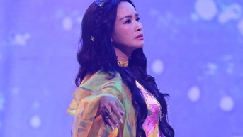 Diva Thanh Lam rơi nước mắt trong Our song Vietnam tập 7