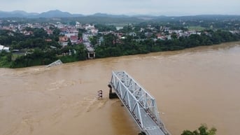Thủ tướng yêu cầu xây cầu Phong Châu mới kiên cố, an toàn