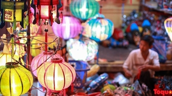 Làng nghề lồng đèn hơn 400 năm tuổi ở Hội An tất bật vào vụ Trung thu
