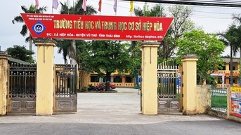 Trường dạy bù vào ngày nghỉ lễ giỗ Tổ vì đám cưới con gái của hiệu trưởng?
