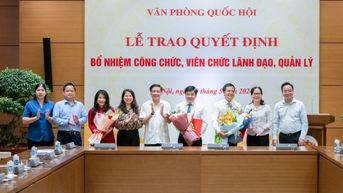 Trao quyết định bổ nhiệm Phó Tổng Biên tập Báo Đại biểu Nhân dân và Phó Tổng Giám đốc Truyền hình Quốc hội