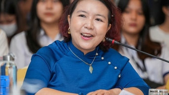 제 아이가 이중 언어를 배우면, 잘 배우려면 집에서 부모님과 영어로 대화해야 합니까?