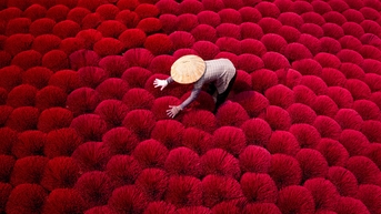 Những người phụ nữ làng Hương Quảng Phú Cầu