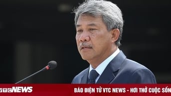 Hút thuốc nơi công cộng, Ngoại trưởng Malaysia bị phạt tiền