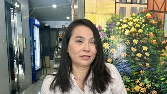 គ្រូ​សុំ​ឪពុក​ម្ដាយ​ទិញ​កុំព្យូទ័រ​យួរដៃ៖ ខ្ញុំ​ត្រូវ​ឪពុក​ម្ដាយ​ត្អូញត្អែរ​ព្រោះ​មិន​បាន​លុយ
