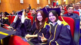 Sinh viên tốt nghiệp xuất sắc được phụ cấp 150% lương sau khi vào công chức