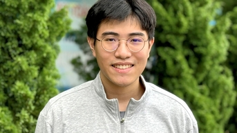 និស្សិត​ប្រុស​ដែល​ធ្លាប់​នៅ​ថ្នាក់​ក្រោម​បាន​ក្លាយ​ជា​គ្រូ​បង្វឹក​នៃ​សាកលវិទ្យាល័យ​វេជ្ជសាស្ត្រ​ហាណូយ