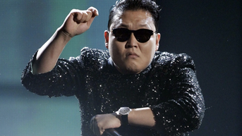 PSY sang Việt Nam hát chung sân khấu cùng Hieuthuhai, Karik, Mono