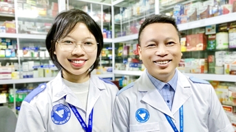 Bố và con trở thành bạn học cùng khóa trường y