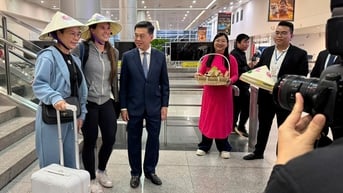 TP.HCM tưng bừng đón đoàn khách du lịch đầu năm mới