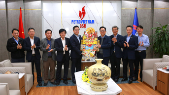 Chủ tịch UBND tỉnh Quảng Ngãi Nguyễn Hoàng Giang thăm, chúc Tết Công ty BSR