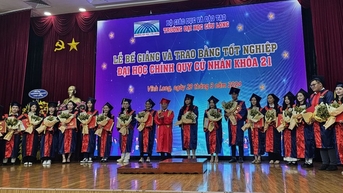 Trường ĐH Cửu Long trao bằng cử nhân cho 247 sinh viên trong và ngoài nước