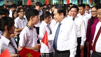 Hàng triệu học sinh các tỉnh đồng bằng sông Cửu Long vui đón năm học mới