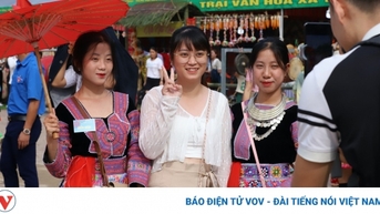 Rộn ràng ngày hội trên cao nguyên Mộc Châu, Sơn La