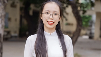 Nữ thủ khoa toàn quốc kỳ thi tốt nghiệp THPT 2024: 'Em đã... bất động vài giây'