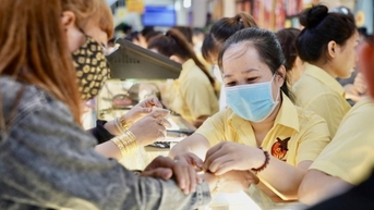 Giá vàng trong nước đứng yên, vàng thế giới giảm nhẹ
