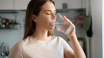 Chăm sóc làn da tuổi 40 bằng những thói quen sinh hoạt và ăn uống hằng ngày