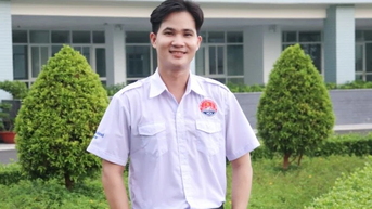Chàng thủ khoa kép từng muốn bảo lưu kết quả học tập để làm công nhân