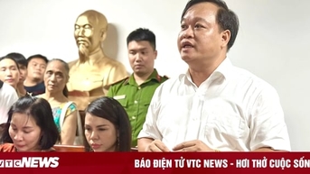 ឪពុកម្តាយជាង 500 នាក់នៅទីក្រុងហាណូយបានរង់ចាំរហូតដល់ពាក់កណ្តាលអធ្រាត្រដើម្បីដាក់ពាក្យសុំកូនរបស់ពួកគេទៅសិក្សានៅ Tay Mo 3 ។