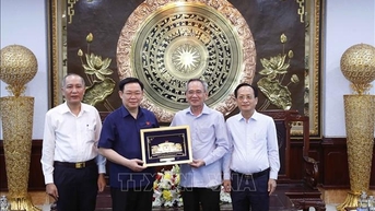 Chủ tịch Quốc hội Vương Đình Huệ gặp mặt Ban Thường vụ Tỉnh ủy Bạc Liêu