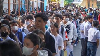 Sinh viên "đứng hình" khi trường ĐH thông báo thu học phí sát Tết