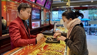 Giá vàng quá 'nóng', làm sao hút 400 tấn vàng trong dân ra 'hạ nhiệt'?