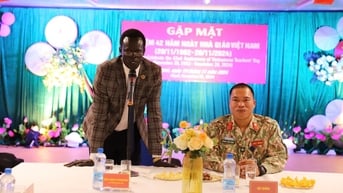 Bộ trưởng Bộ Giáo dục Abyei cảm ơn sự hỗ trợ giáo dục của những chiến sĩ mũ nồi xanh Việt Nam