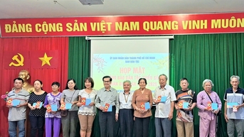 TP HCM trao 300 suất quà Tết chăm lo đồng bào dân tộc thiểu số