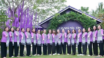 Du khách thích thú trải nghiệm du lịch miệt vườn dịp lễ 2/9