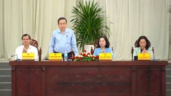 Chủ tịch Quốc hội Trần Thanh Mẫn tiếp xúc cử tri tại Hậu Giang
