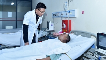Phó Thủ tướng Lê Thành Long kiểm tra hiện trường vụ cháy 11 người tử vong, thăm hỏi nạn nhân