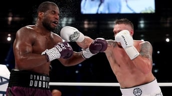 Usyk thắng knock-out để bảo vệ bốn đai hạng nặng