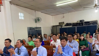 ភាពកក់ក្តៅនៃទិវាឯកភាពដ៏អស្ចារ្យនៃសង្កាត់តាន់ភូ (HCMC)