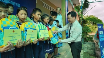 ផ្តល់ទឹកដោះគោ ១៦.៨០០កែវ ដល់សិស្សានុសិស្សនៅតំបន់ឆ្នេរ Ben Tre ក្នុងថ្ងៃបើកសាលា