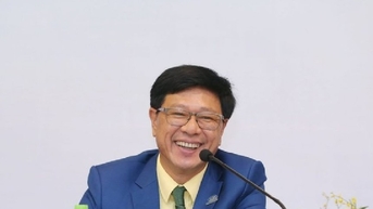 새로 늘린 주식 액면가에도 못 미쳐 황권 회장 일가 급매도