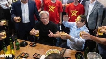 Tiết lộ thực đơn "ăn mực nướng, uống bia chai" đón tỷ phú Mỹ ở Hà Nội