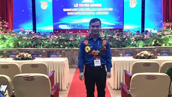 Thầy giáo 9X dạy ‘sinh học 4.0’ thu hút hàng chục ngàn học sinh theo dõi