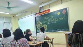 Phụ huynh bất ngờ về loạt quỹ lớp khi con chuyển từ trường tư sang công