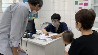 호치민 시는 의료 시설에서 사용되는 약물에 대한 지역 차원의 중앙 입찰에 어려움을 겪고 있습니다.